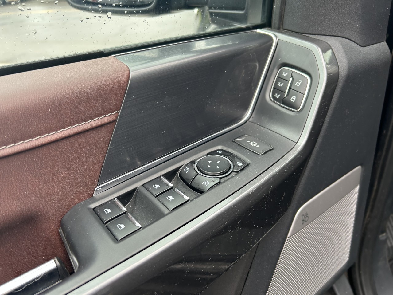 2023 Ford F-150 LARIAT Main Image
