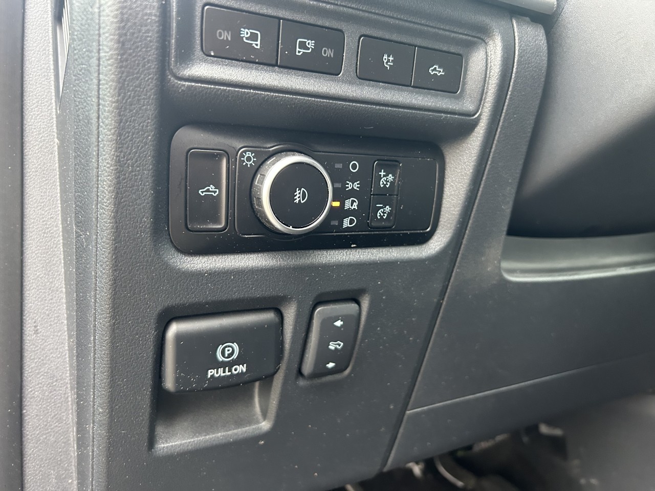 2023 Ford F-150 LARIAT Main Image