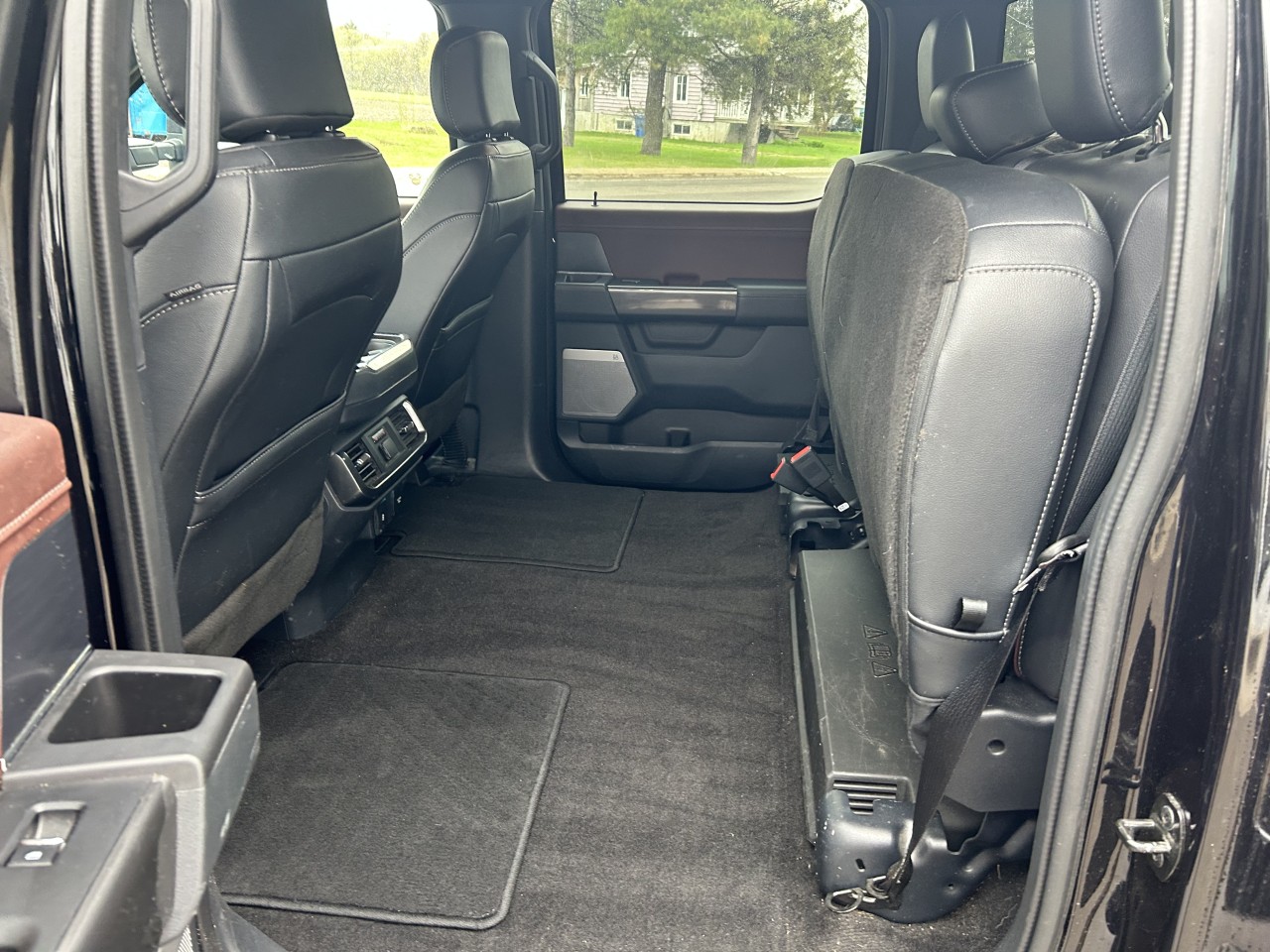 2023 Ford F-150 LARIAT Main Image