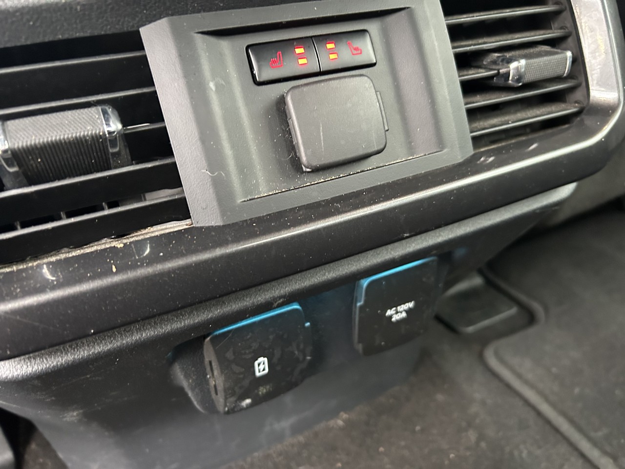 2023 Ford F-150 LARIAT Main Image