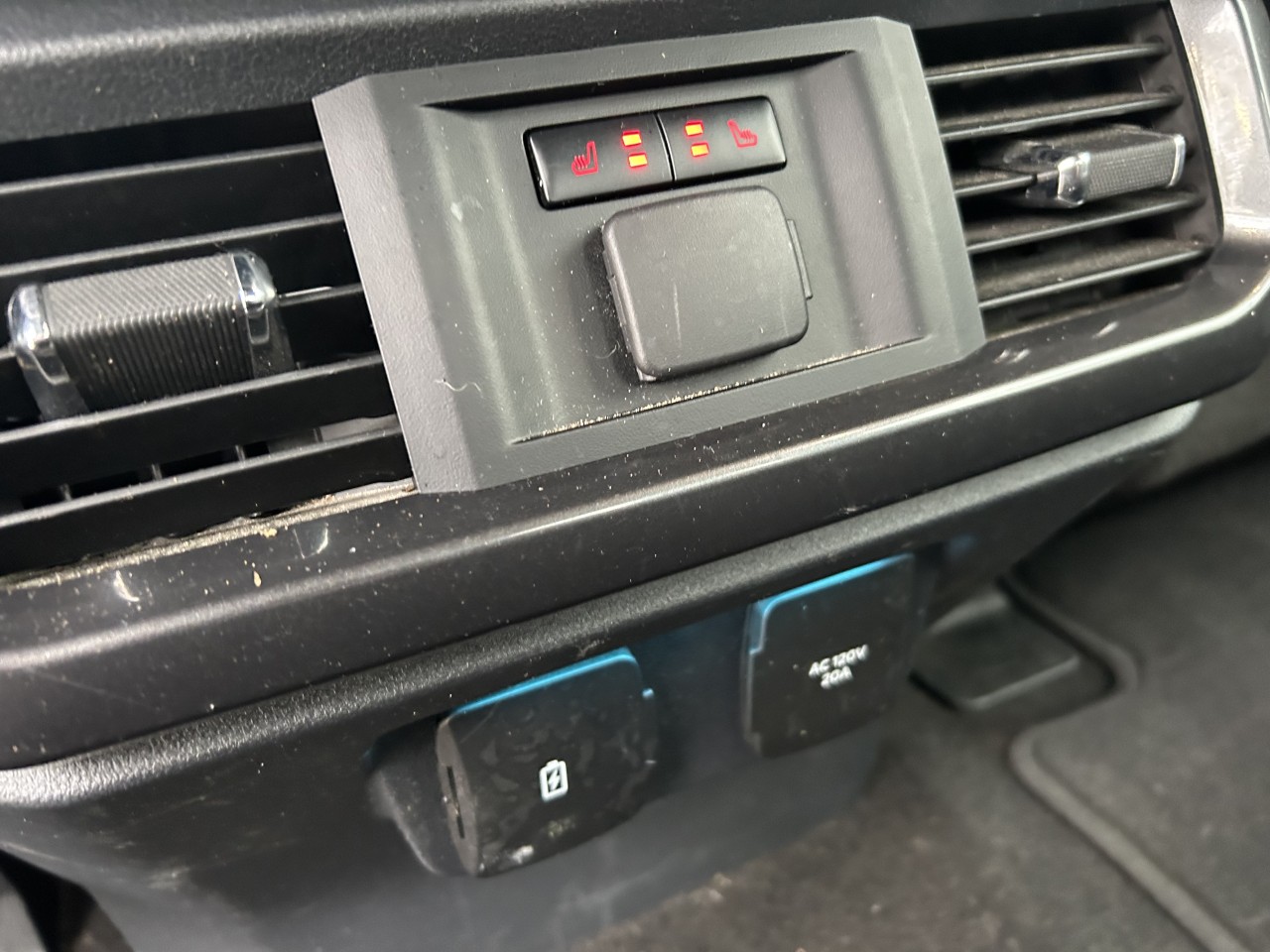 2023 Ford F-150 LARIAT Main Image
