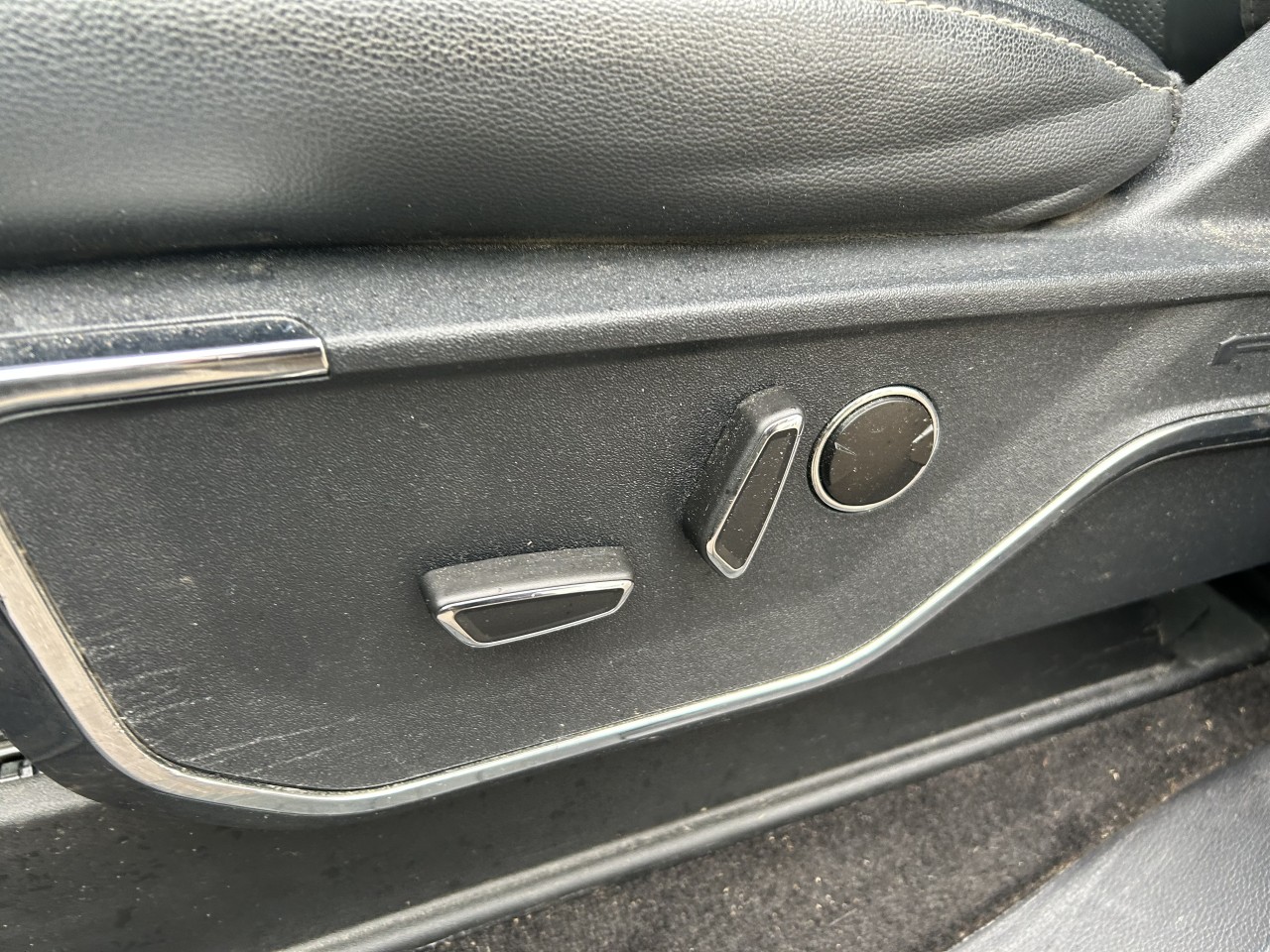 2023 Ford F-150 LARIAT Main Image