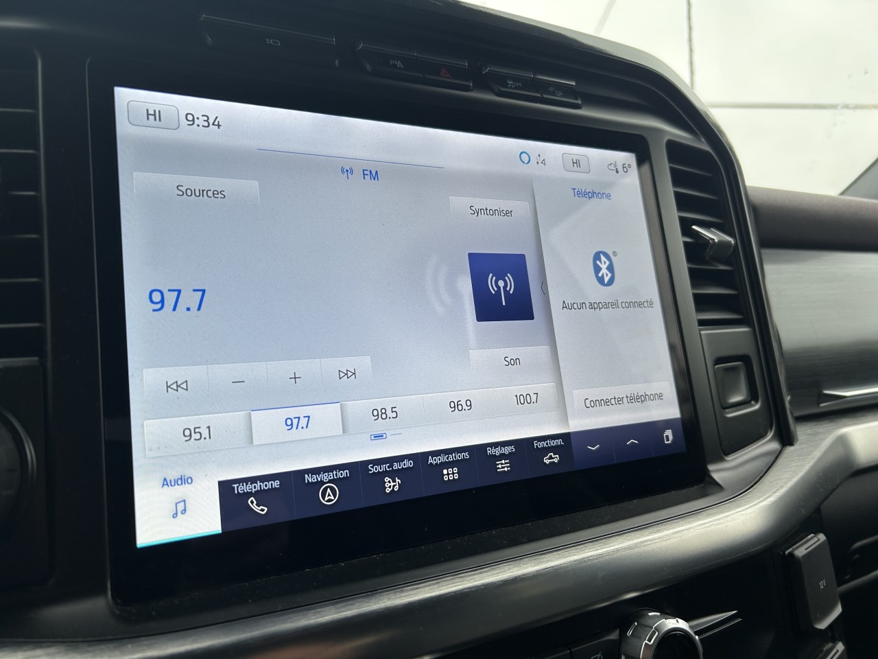 2023 Ford F-150 LARIAT Main Image