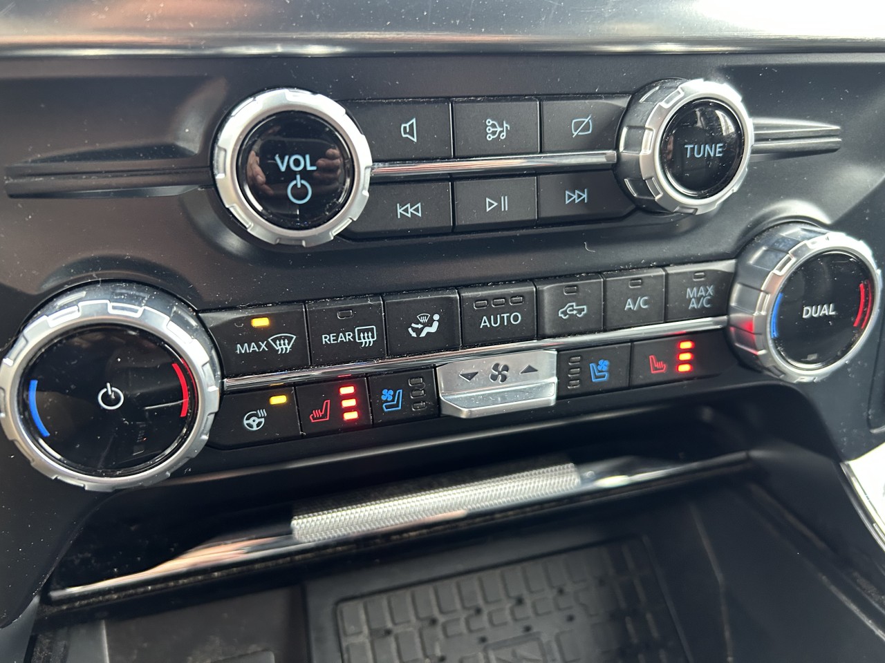 2023 Ford F-150 LARIAT Main Image