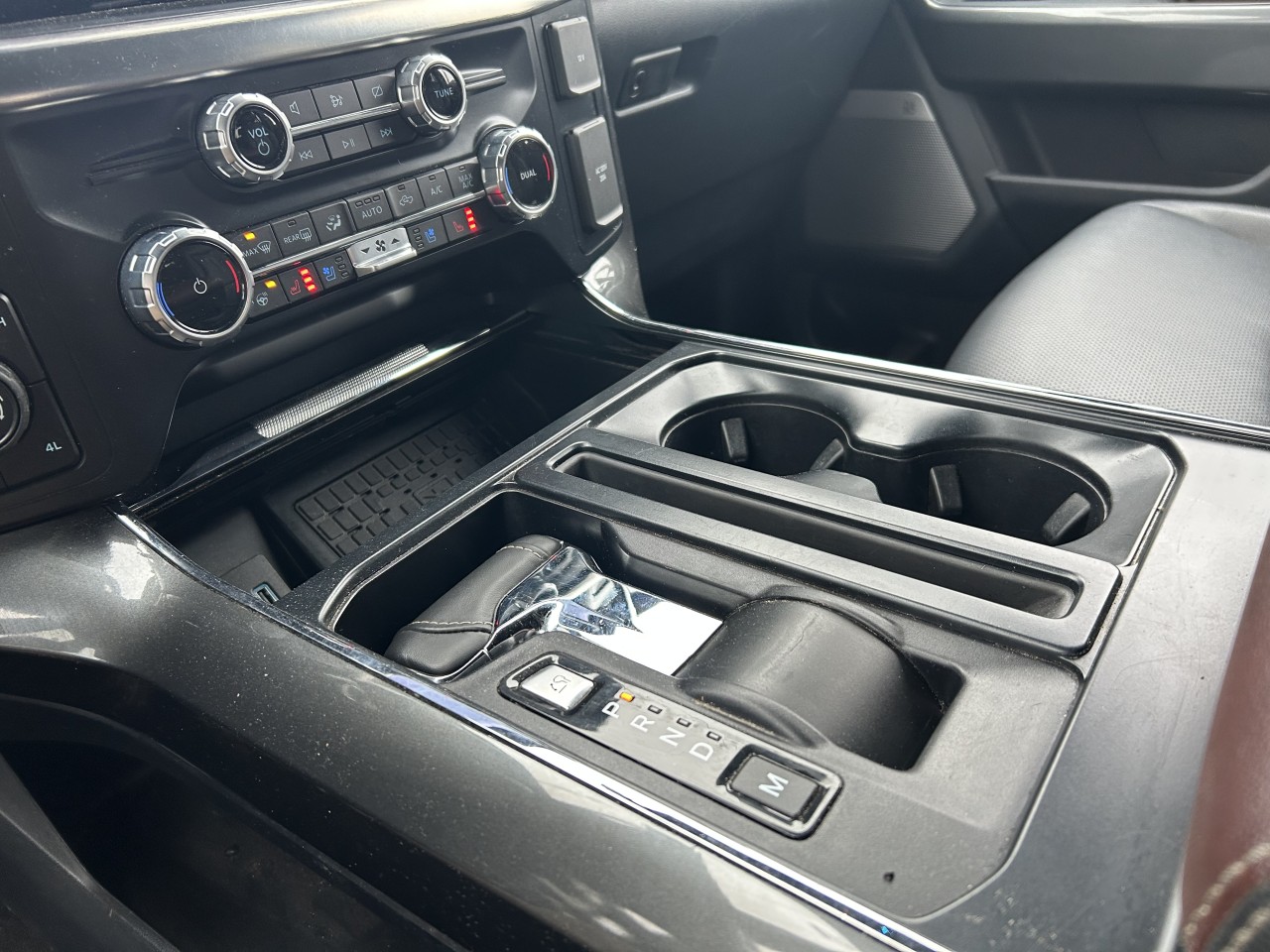 2023 Ford F-150 LARIAT Main Image