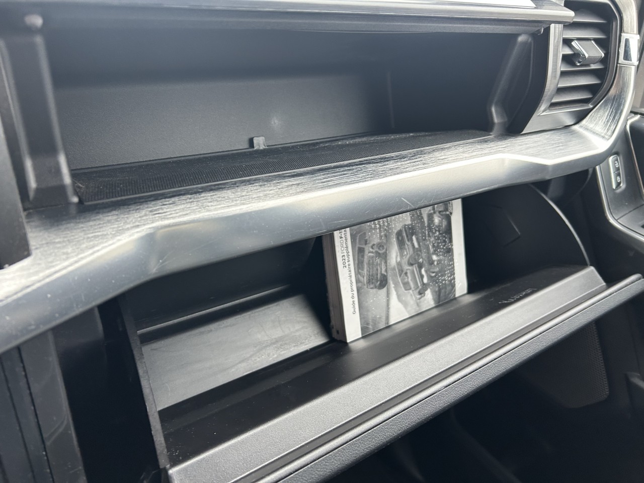 2023 Ford F-150 LARIAT Main Image