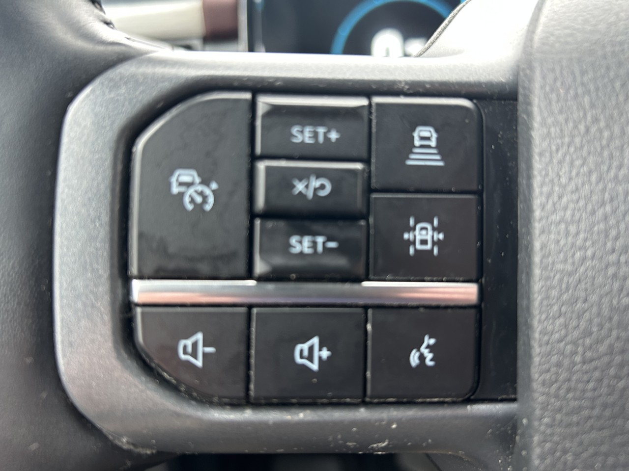 2023 Ford F-150 LARIAT Main Image