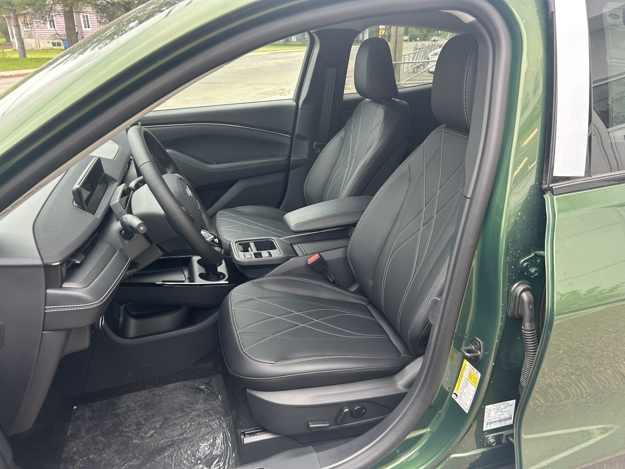 2025 Ford Mustang Mach-E SELECT AWD Main Image