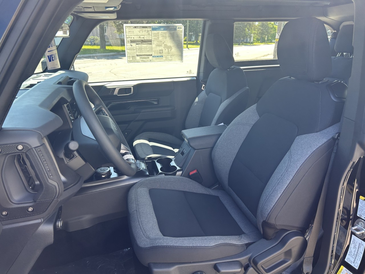 2025 Ford Bronco Base Main Image
