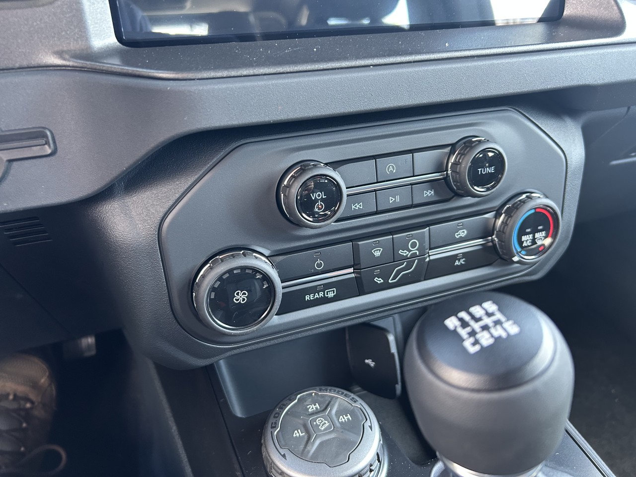 2025 Ford Bronco Base Main Image