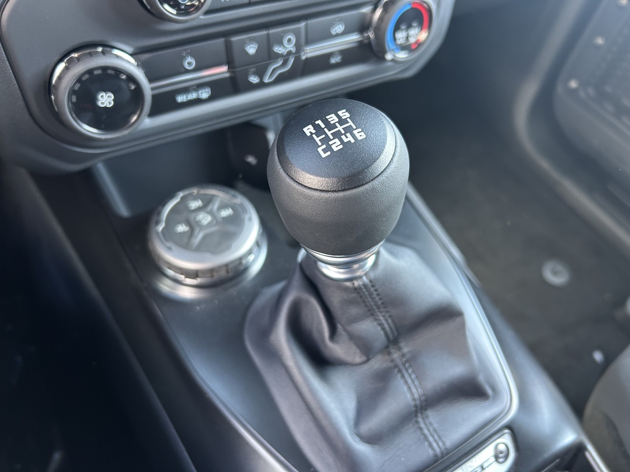 2025 Ford Bronco Base Main Image