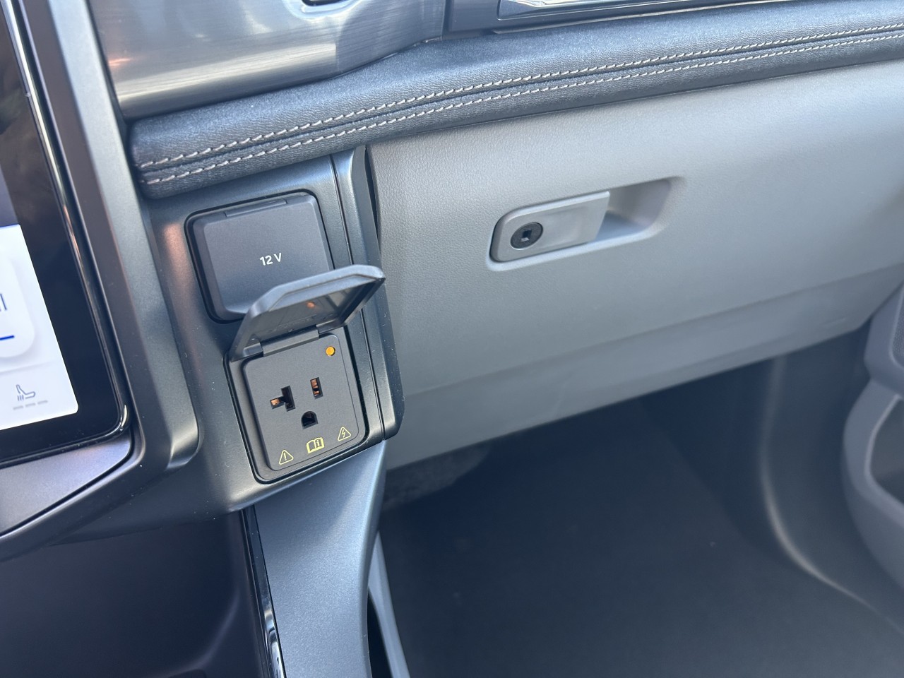 2025 Ford F-150 Lightning FLASH Main Image