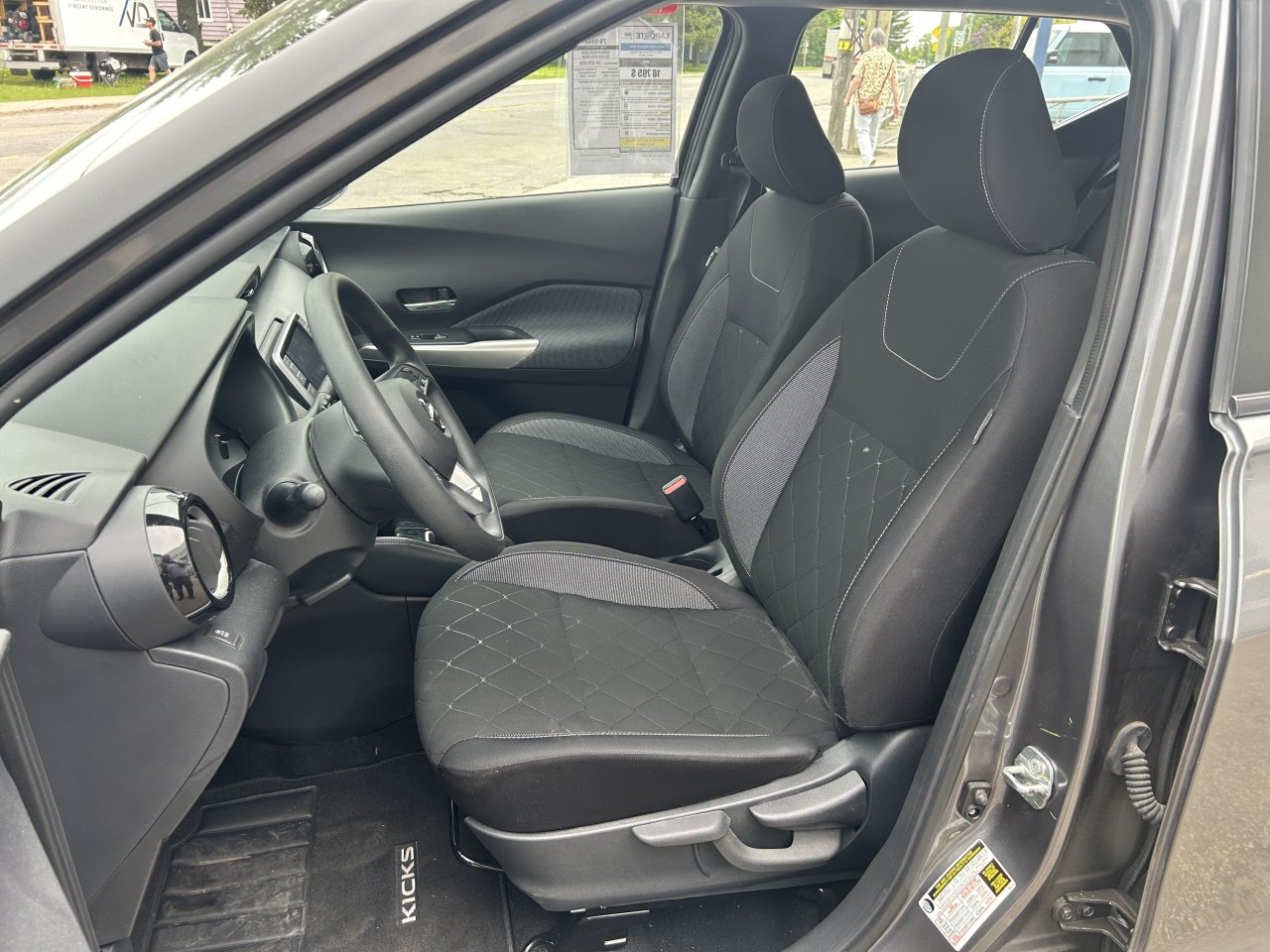 2019 Nissan Kicks SV Main Image