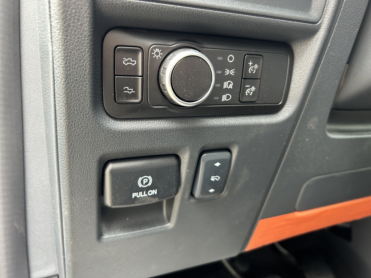2025 Ford F-150 Lightning LARIAT Main Image