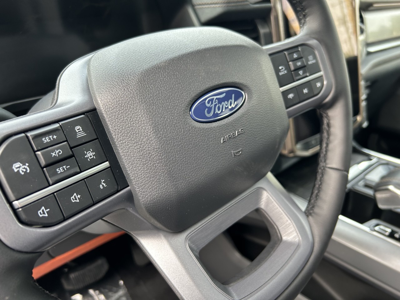 2025 Ford F-150 Lightning LARIAT Main Image