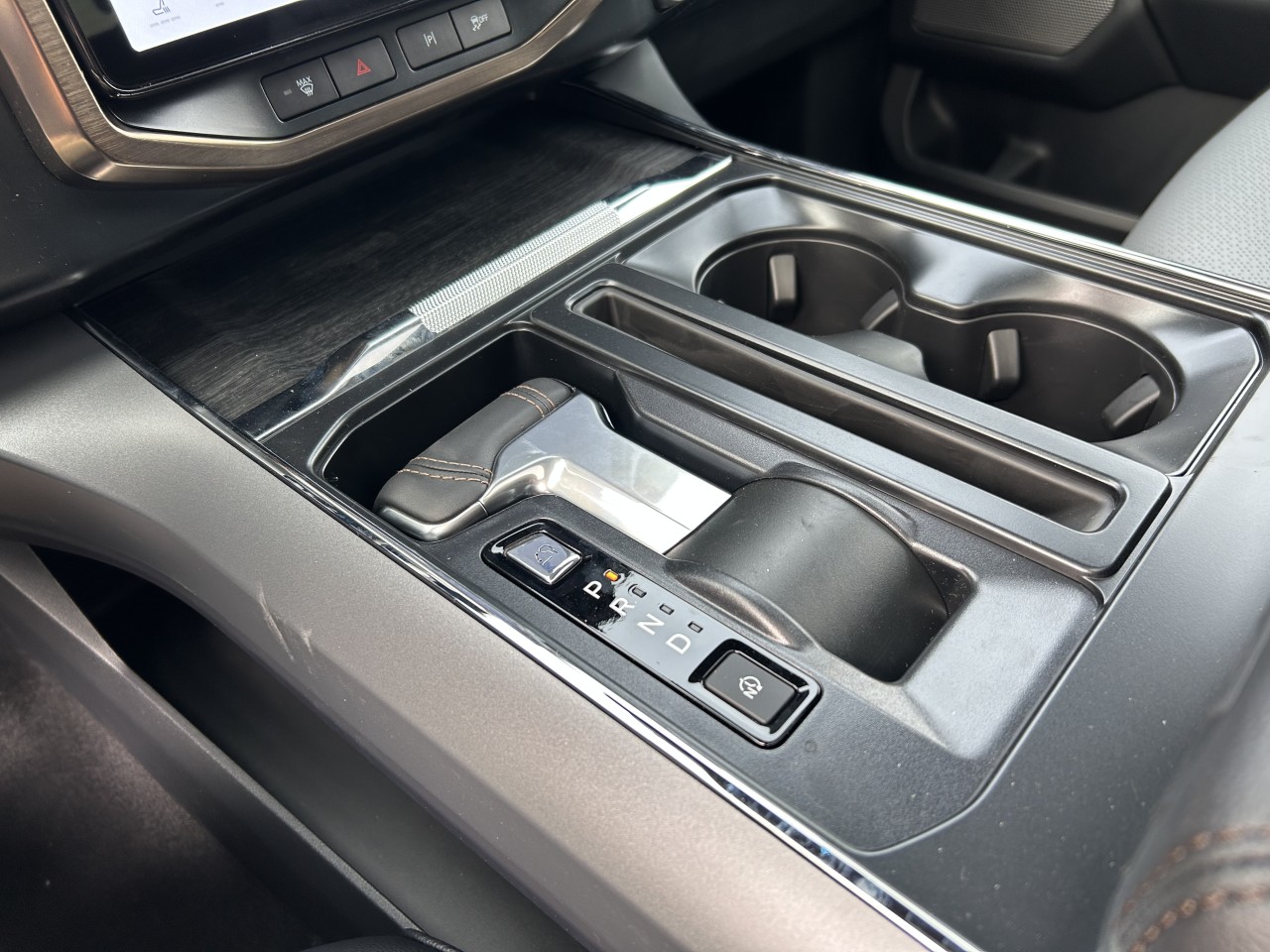 2025 Ford F-150 Lightning LARIAT Main Image