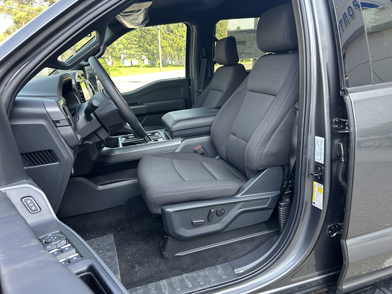 2025 Ford F-150 XLT Main Image