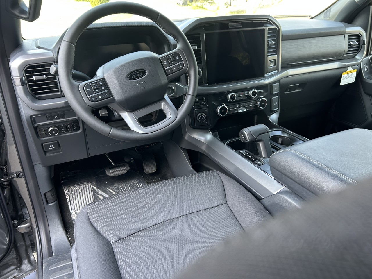 2025 Ford F-150 XLT Main Image