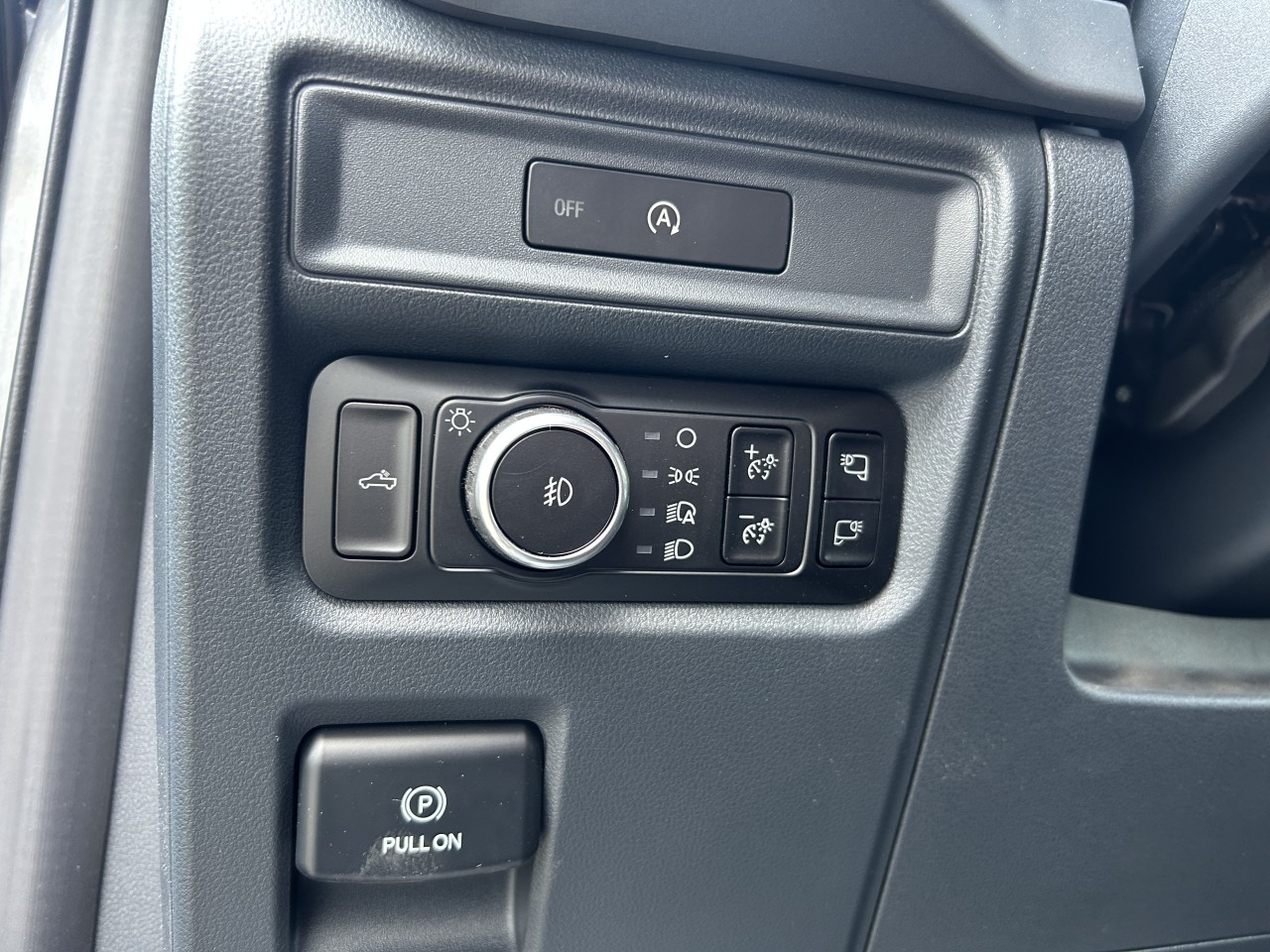 2025 Ford F-150 XLT Main Image