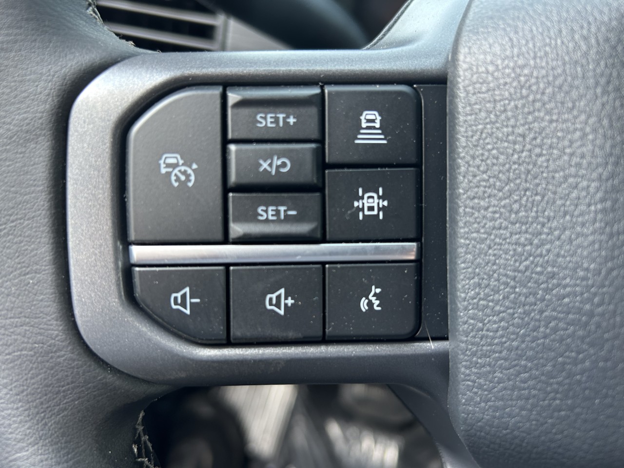 2025 Ford F-150 XLT Main Image
