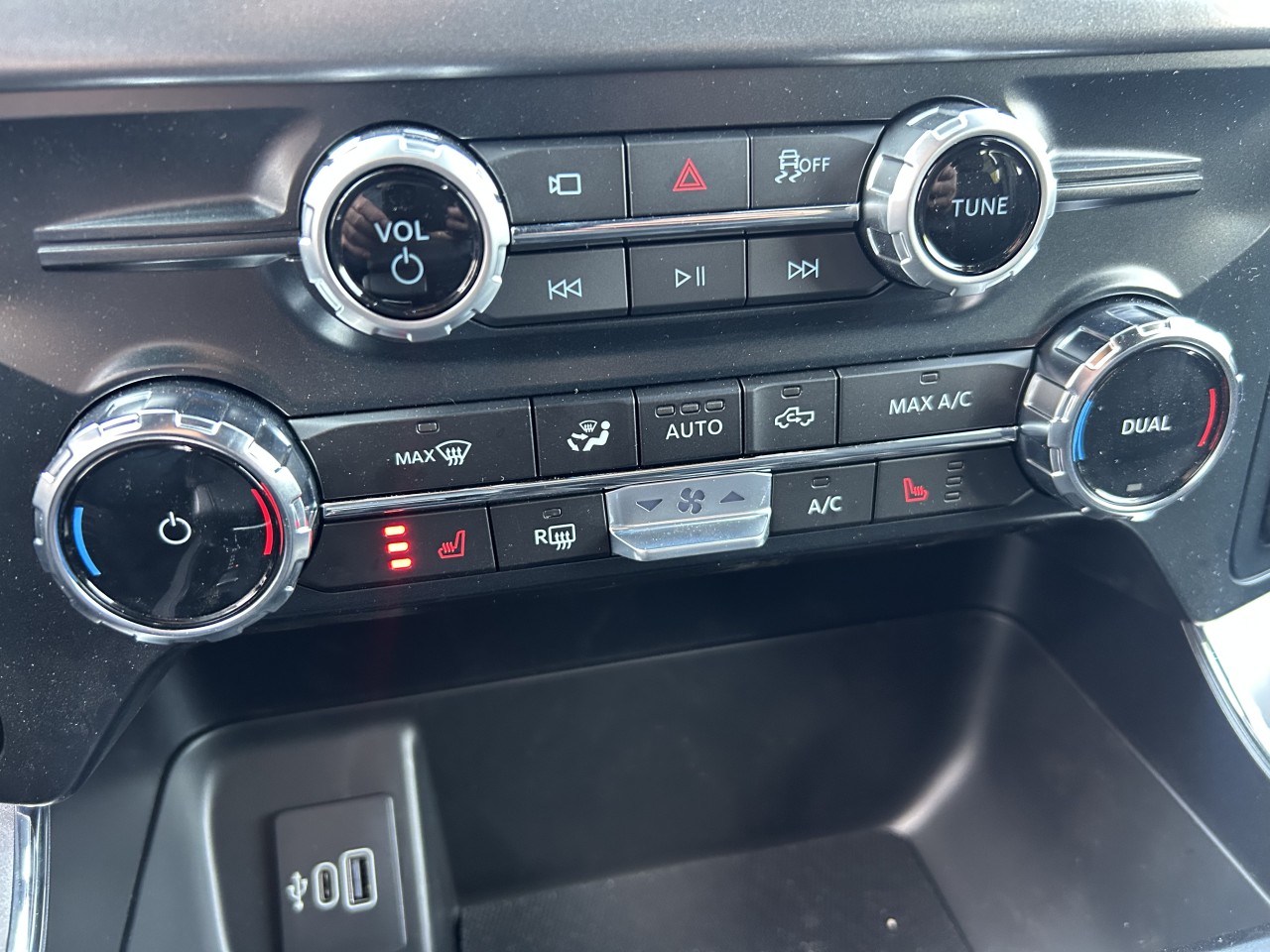 2025 Ford F-150 XLT Main Image