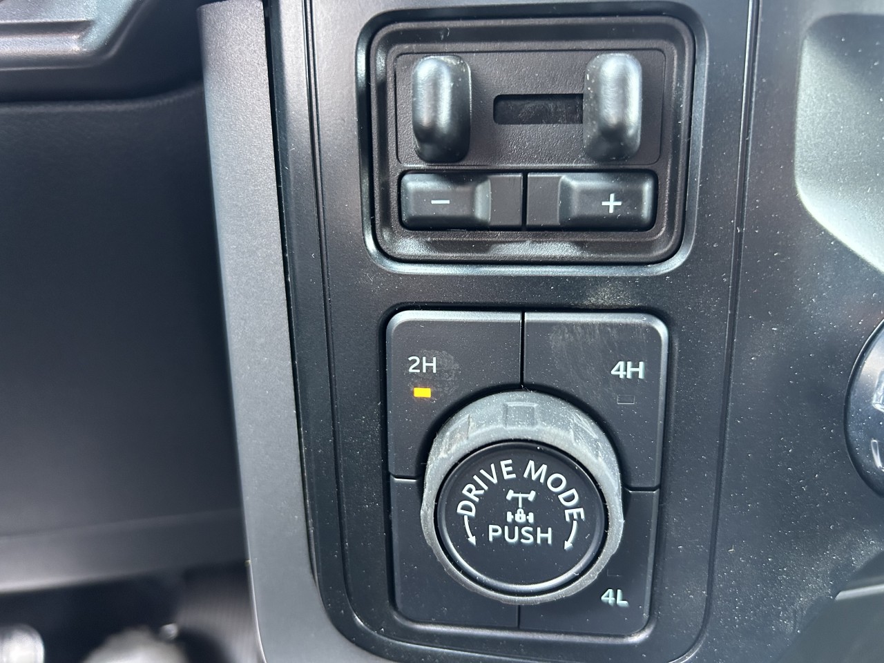 2025 Ford F-150 XLT Main Image