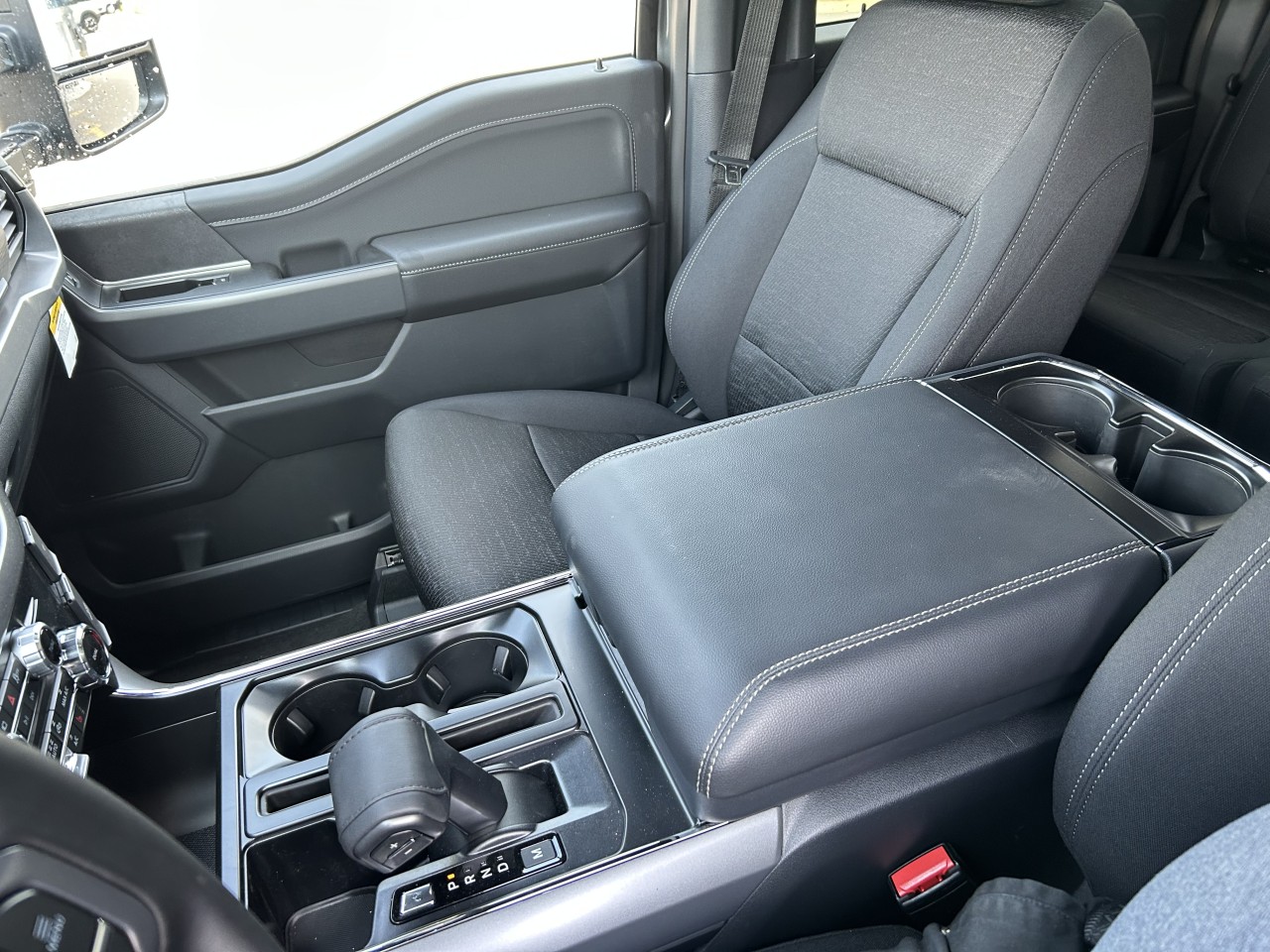 2025 Ford F-150 XLT Main Image