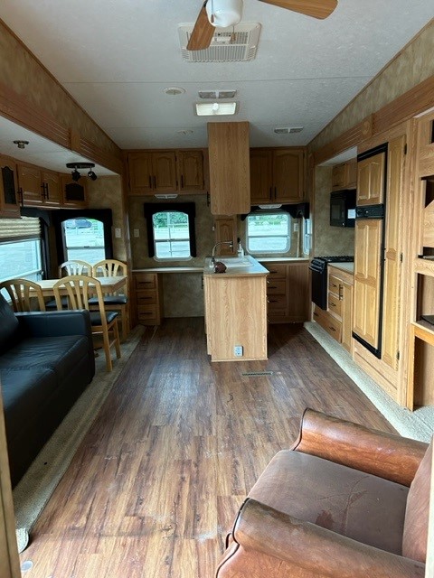 2005 Keystone Challenger TPK32 KEYSTONE CHALLENGER 32TKP Main Image