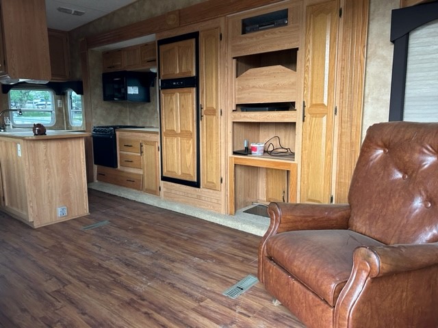 2005 Keystone Challenger TPK32 KEYSTONE CHALLENGER 32TKP Main Image