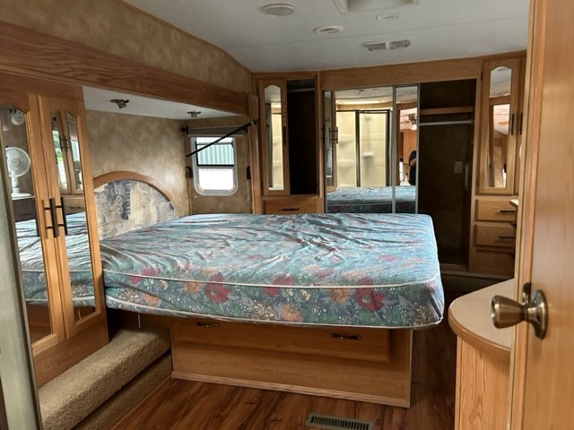 2005 Keystone Challenger TPK32 KEYSTONE CHALLENGER 32TKP Main Image