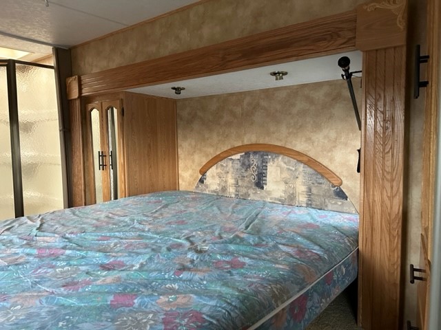2005 Keystone Challenger TPK32 KEYSTONE CHALLENGER 32TKP Main Image