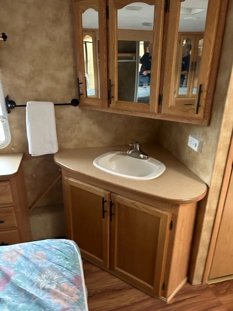 2005 Keystone Challenger TPK32 KEYSTONE CHALLENGER 32TKP Main Image