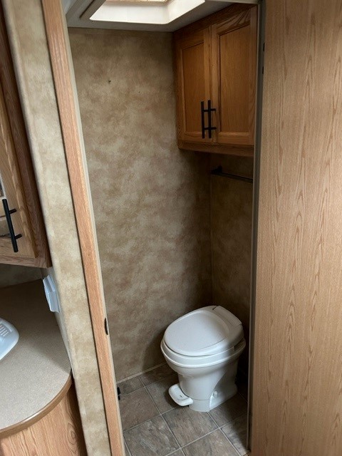 2005 Keystone Challenger TPK32 KEYSTONE CHALLENGER 32TKP Main Image