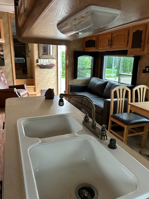 2005 Keystone Challenger TPK32 KEYSTONE CHALLENGER 32TKP Main Image