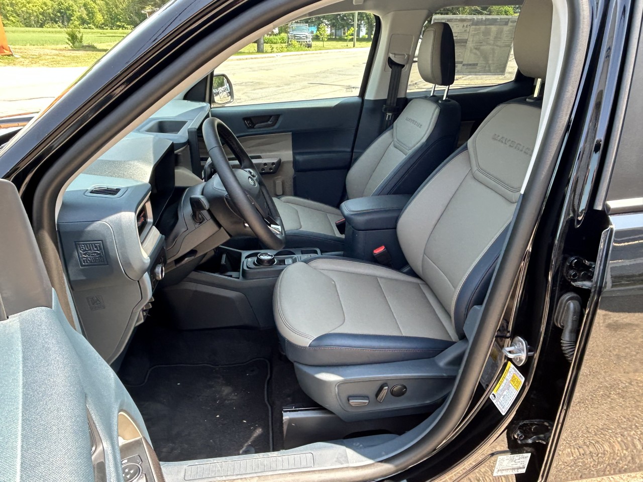 2025 Ford Maverick LARIAT Main Image