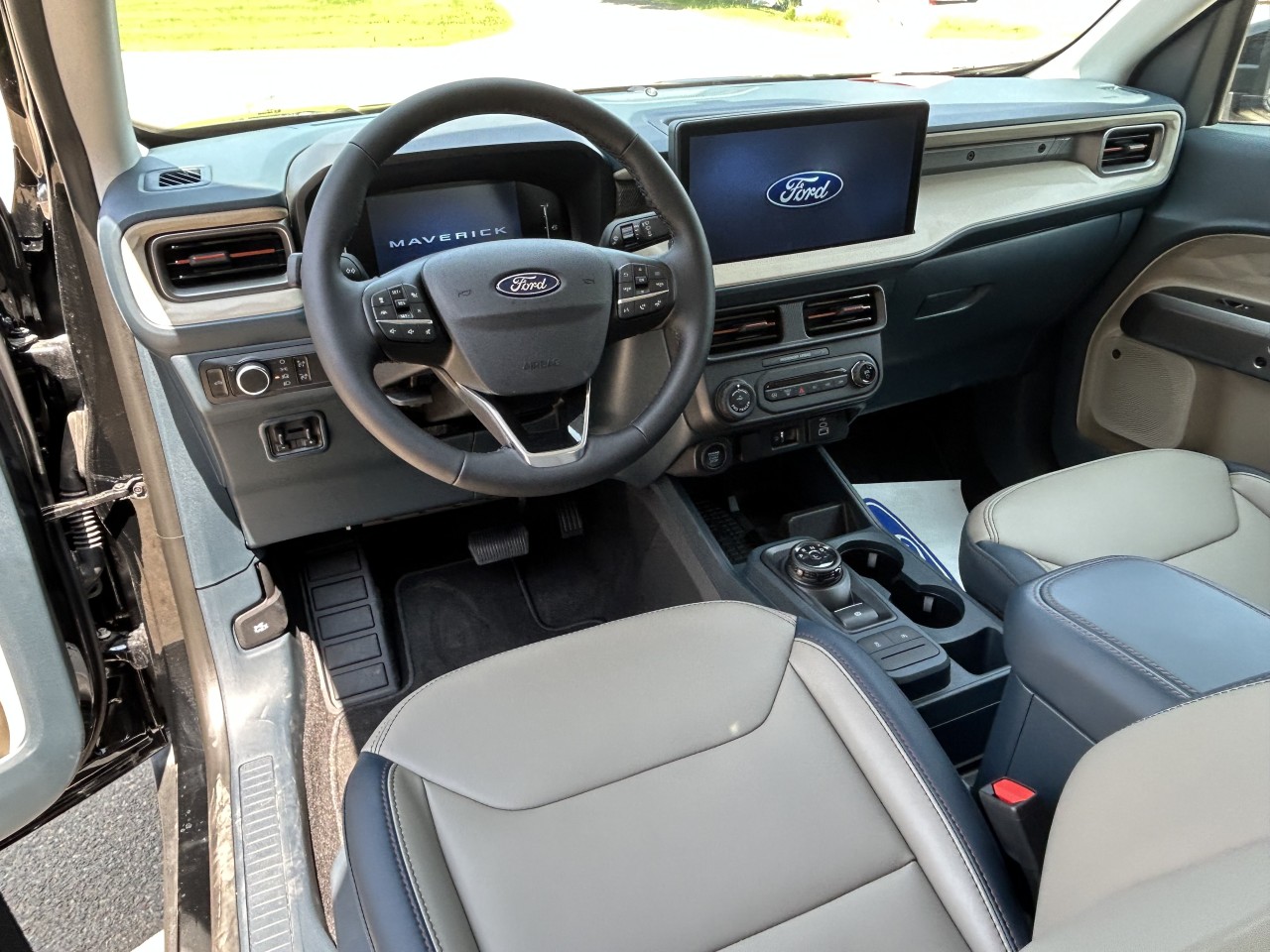 2025 Ford Maverick LARIAT Main Image