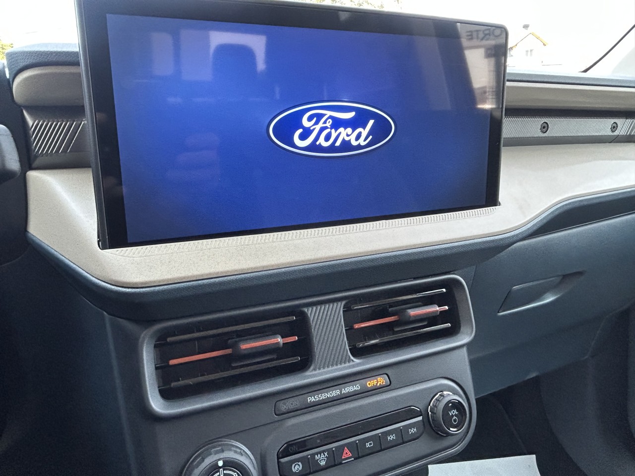 2025 Ford Maverick LARIAT Main Image