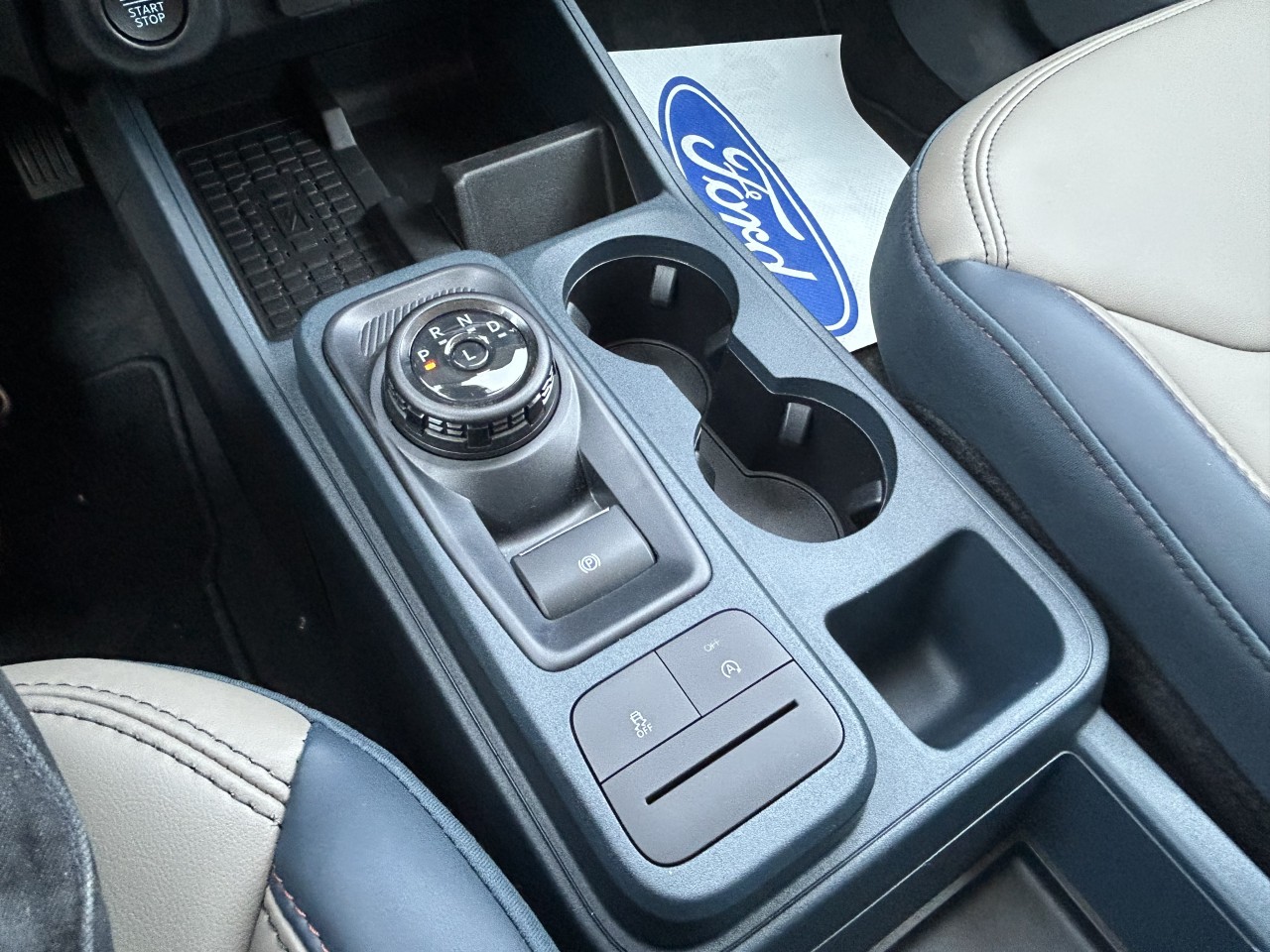 2025 Ford Maverick LARIAT Main Image
