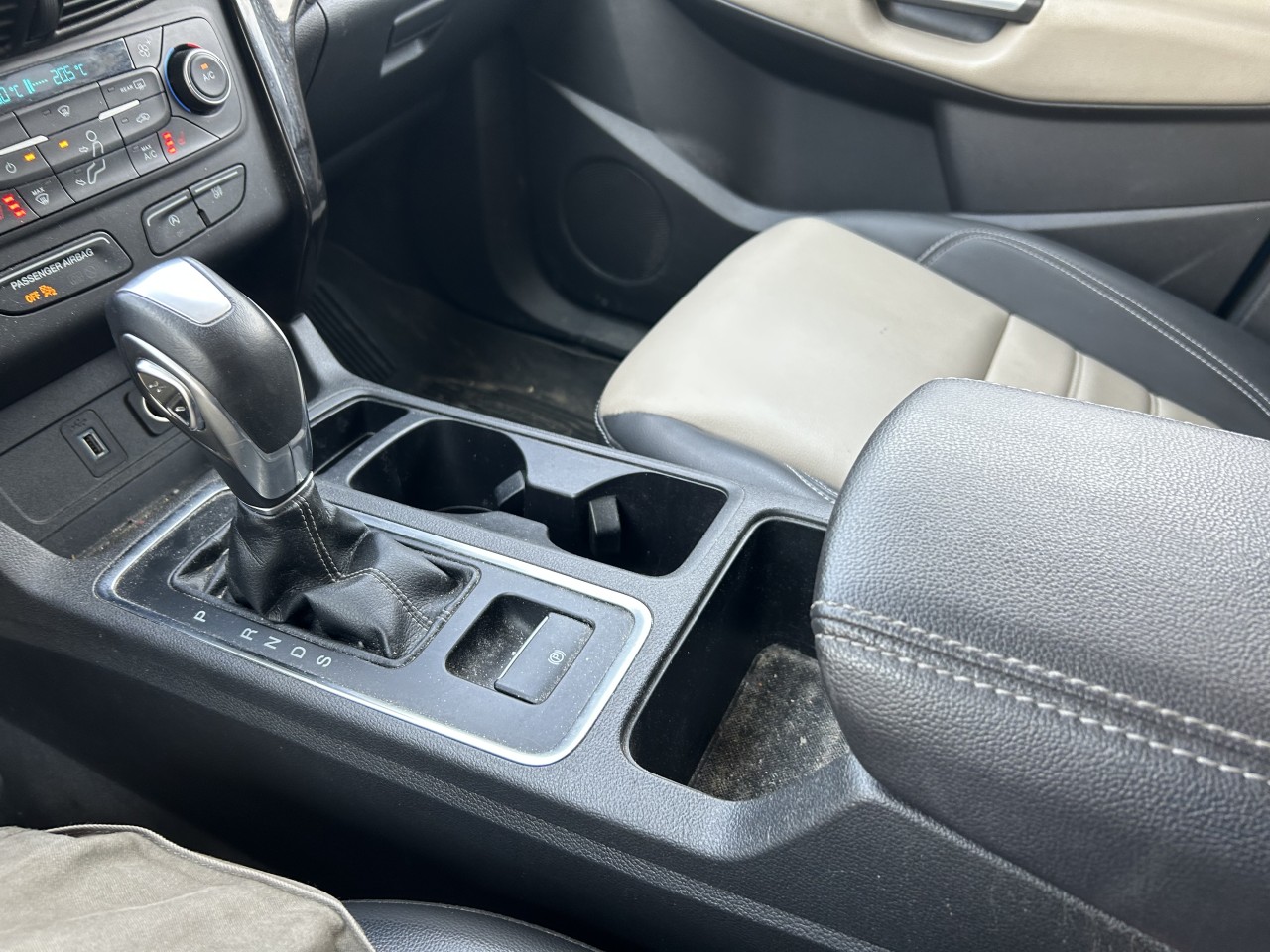 2019 Ford Escape SEL AWD Main Image