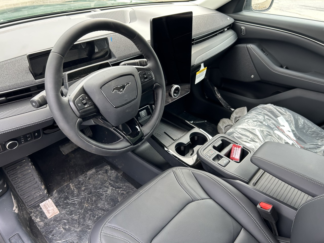 2025 Ford Mustang Mach-E PREMIUM AWD Main Image