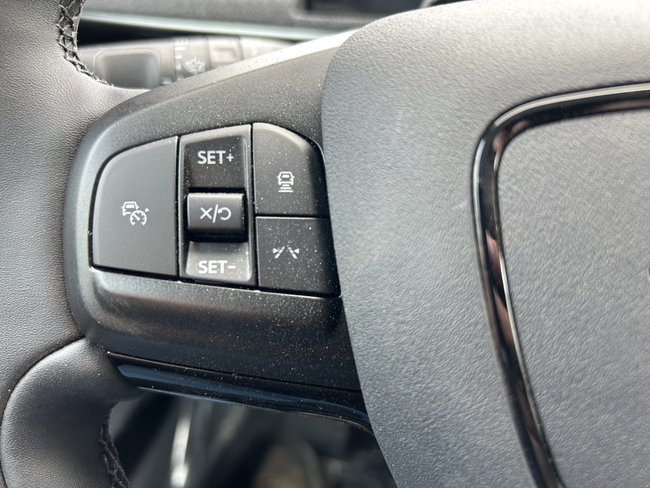 2025 Ford Mustang Mach-E PREMIUM AWD Main Image