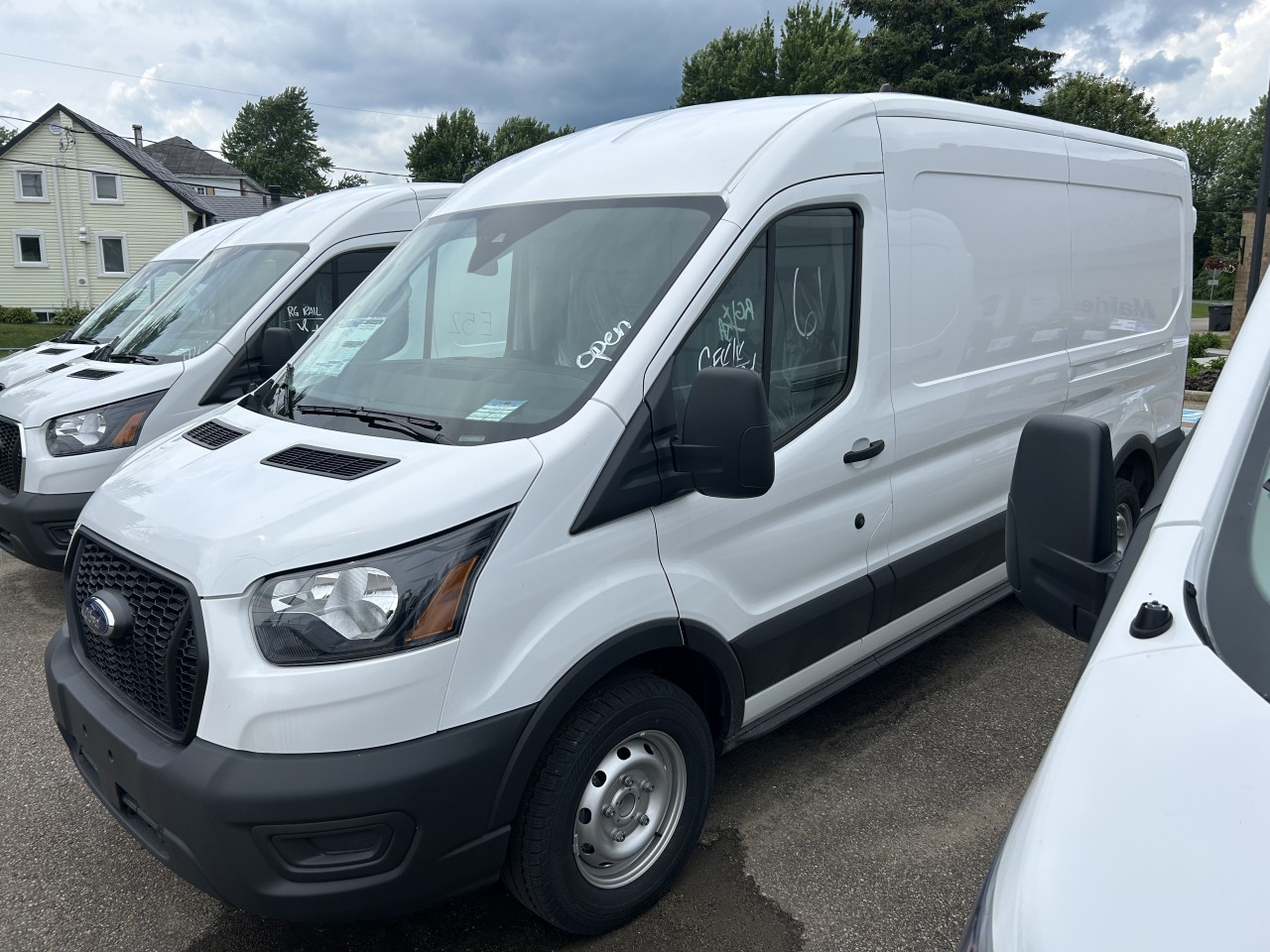 Ford 2025 Transit fourgon utilitaire T-250 148" Med Rf 9070 GVWR RWD