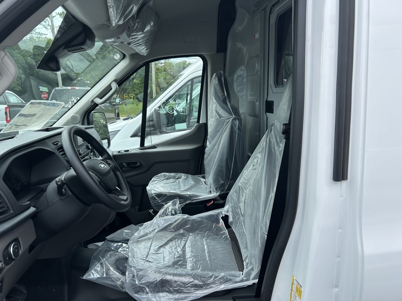 2025 Ford Transit fourgon utilitaire T-250 148" Med Rf 9070 GVWR RWD Main Image