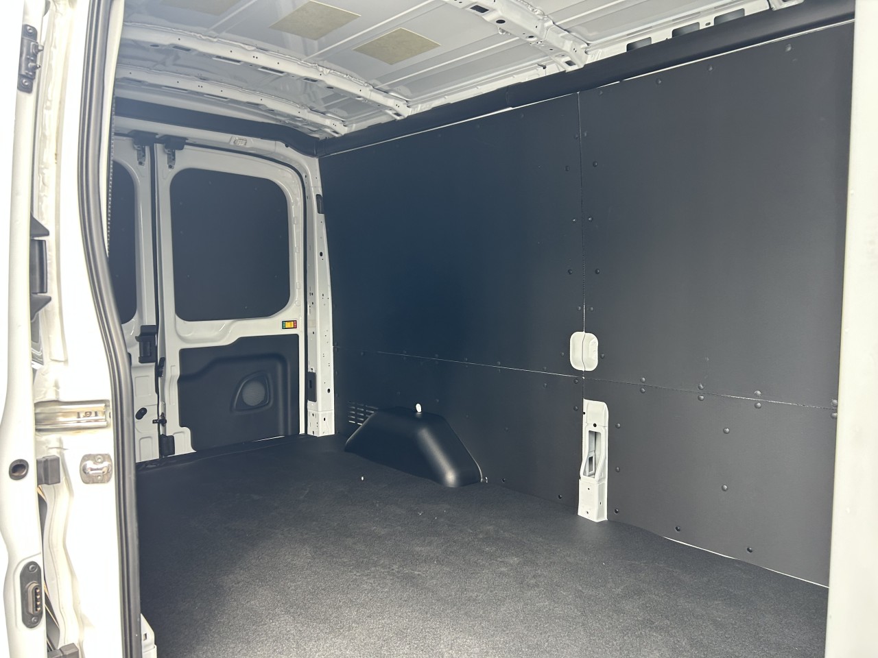 2025 Ford Transit fourgon utilitaire T-250 148" Med Rf 9070 GVWR RWD Main Image