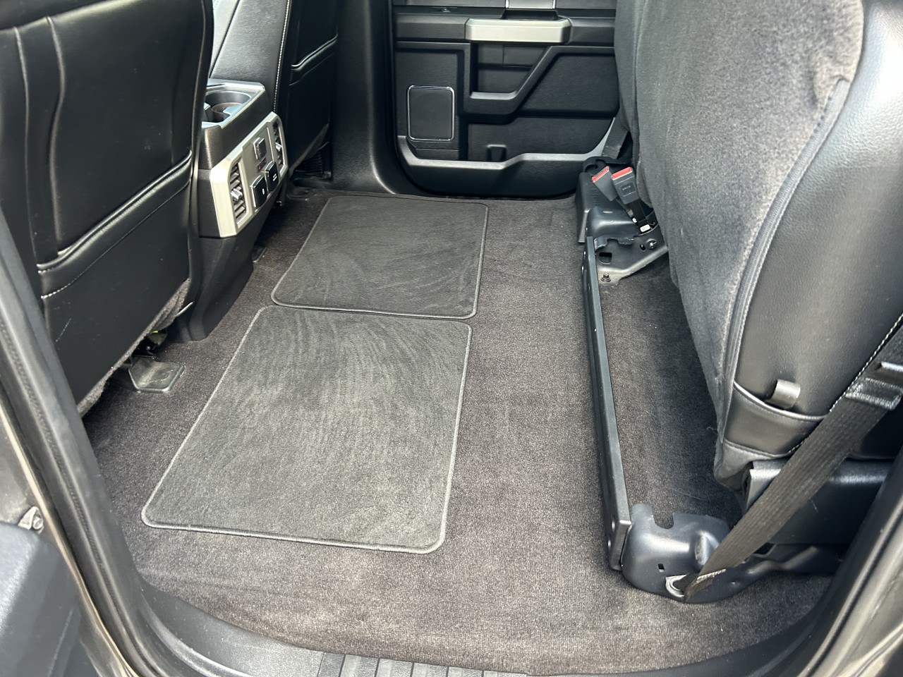 2020 Ford F-150 LARIAT Main Image