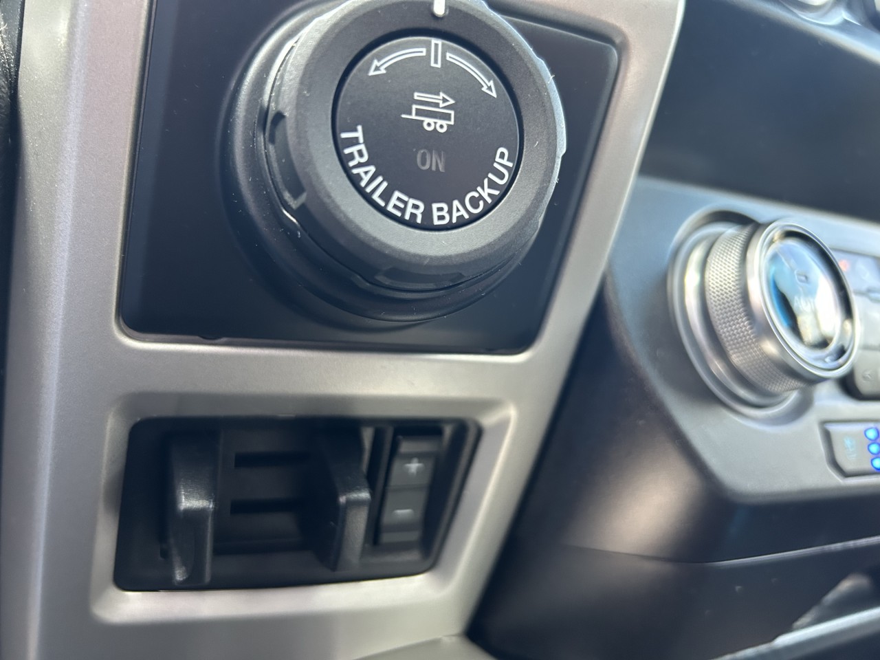2020 Ford F-150 LARIAT Main Image