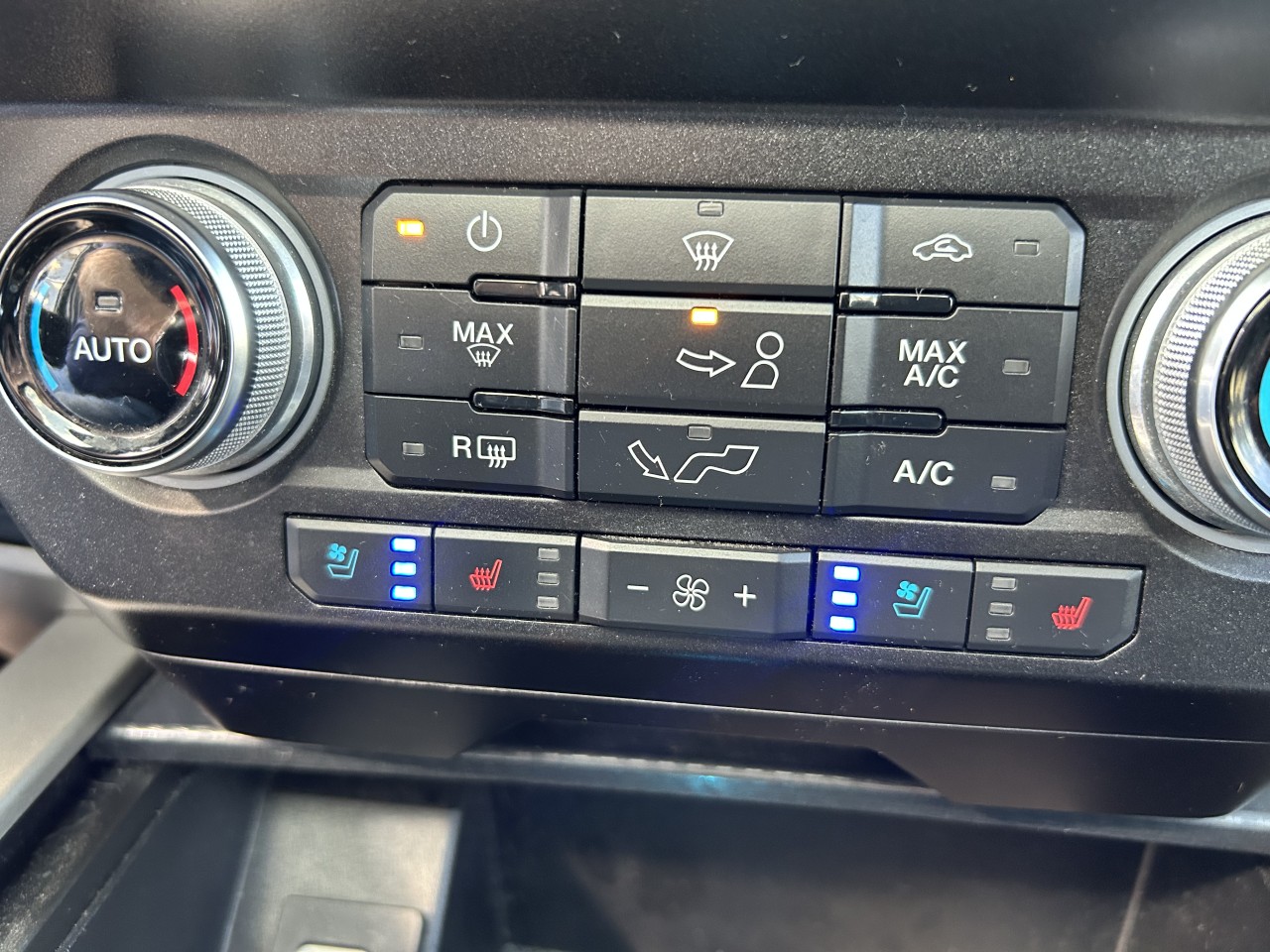 2020 Ford F-150 LARIAT Main Image