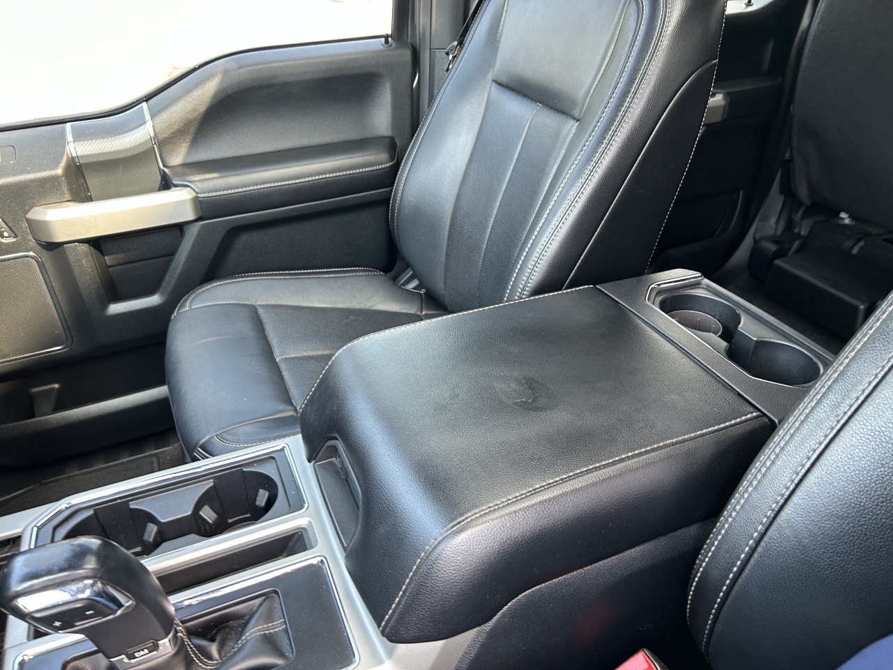 2020 Ford F-150 LARIAT Main Image