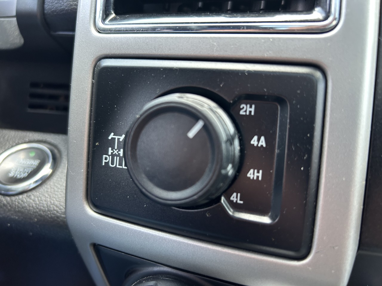 2020 Ford F-150 LARIAT Main Image