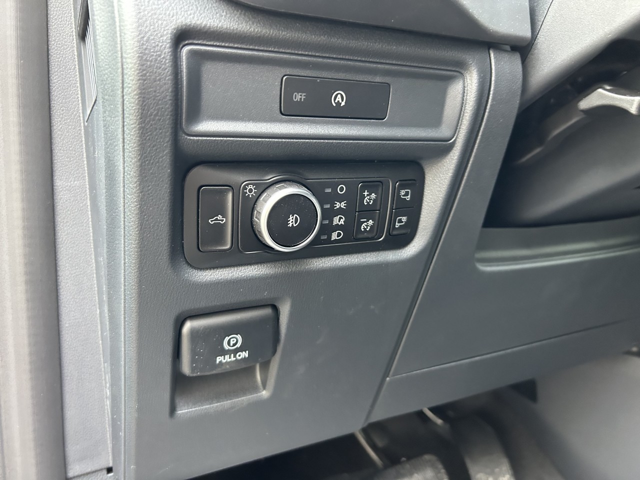 2025 Ford F-150 XLT Main Image